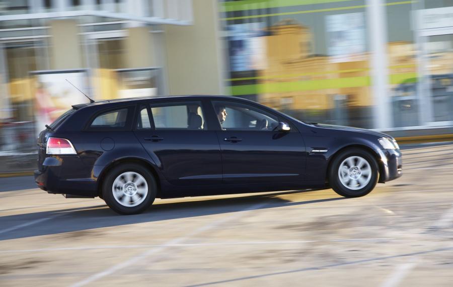  Holden Commodore VE Omega Sportwagon 2008 года  (фото 7 из 18)